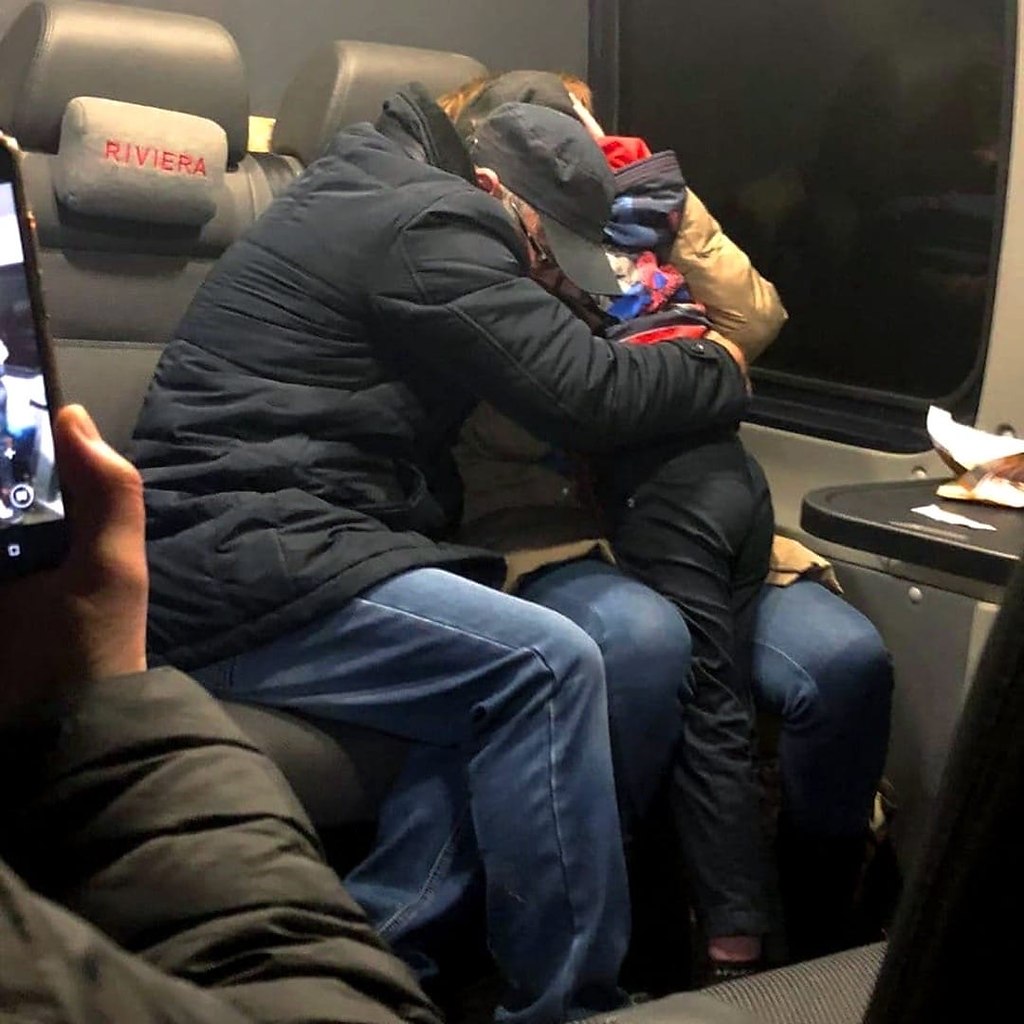 Родители 7-летнего Савелия уже отчаялись увидеть сына живым. Не веря счастью, они сжимают малыша в ...