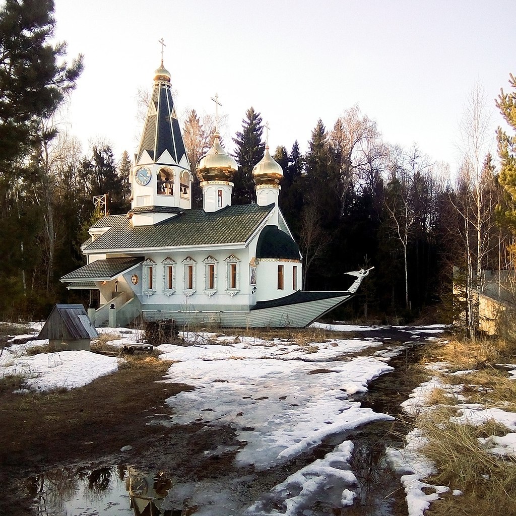 храм в форме восьмиконечной звезды