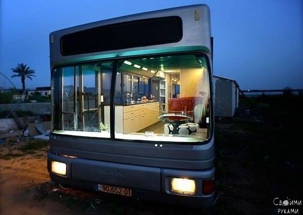 Дом на колесах из старого автобуса