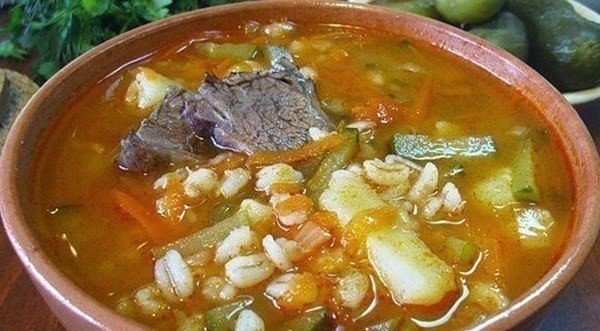 ТОП-5 ЛУЧШИХ ПЕРВЫХ БЛЮД.1) ВКУСНЫЙ БОРЩ ИНГРЕДИЕНТЫ: Мясо свиное — 700 г Свёкла — 2 шт. Картофель — ... - 2