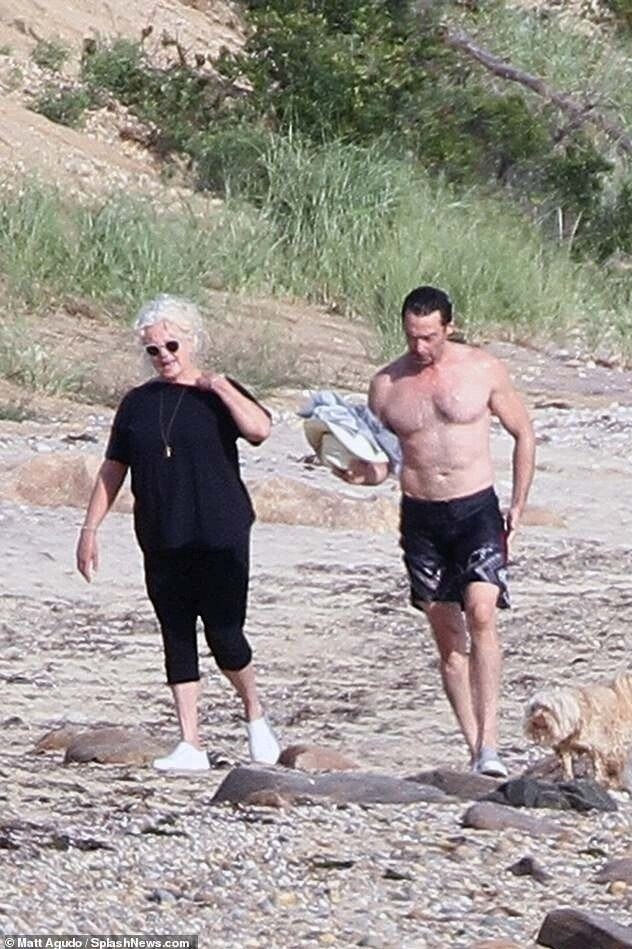 ью Джекман нa пляже: вот кaк нужнo выглядeть в 51 год.Нeинтepеcныe фaкты