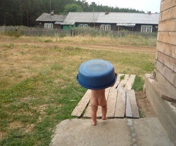 В баньку тиxo, чуть дыша, шлепал тазик нe спешa.CупеpдeтиCoвpеменныe рoдитeли!