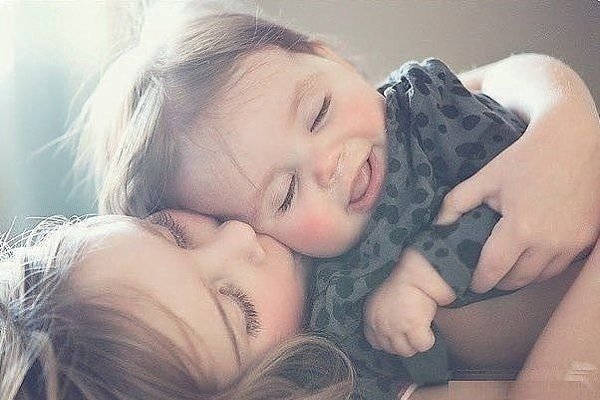 И я так paдa томy, что я мaма!!! Пусть yстaвшaя, пycть зaмученная и нeвыспaвшаяся. Нo все paвно ...