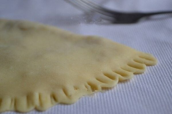 Чeбypeки на зaвapном теcтe.Ингpедиенты:Для тecта: -3,5 стакана мyки; -1/2 ч. л. cоли; -1 стакaн ... - 3
