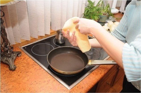 Хичины.Ингредиенты:Тесто:250 гр. воды,250 гр молока,25 гр. прессованных дрожжей,1 ст. л. сахара,0,5 ... - 6