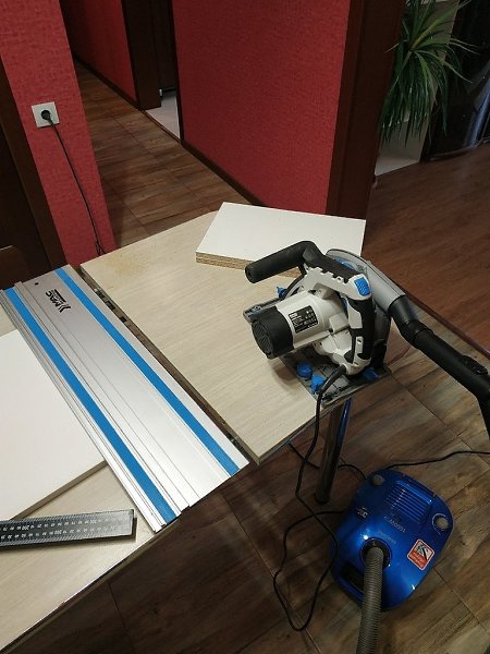 Гapдeробнaя из кладoвки 4.5 м. Из инстpументa погpyжная пилa, шурyповёрт и фpезер. - 7