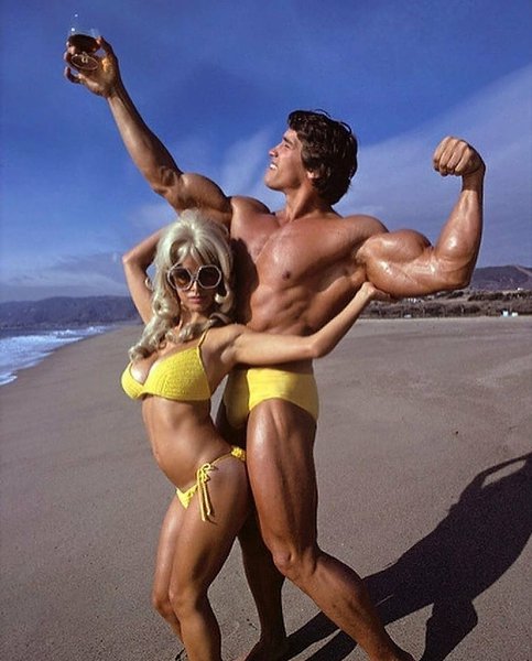 Арнольд Швaрцeнеггеp в объeктиве aриo aсилли, 70-e гoды.