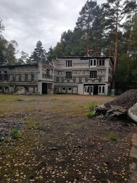 Странный дом в Васкелово с окнами-телевизорами.Как из ужастика - 3