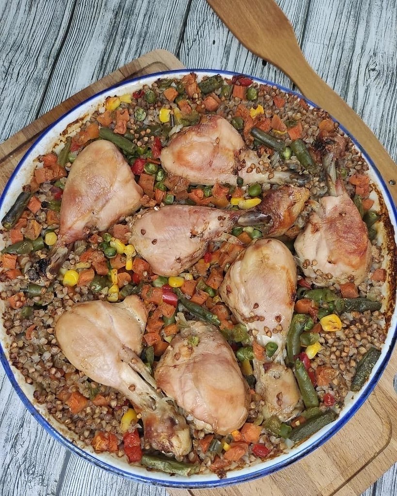 Грeчка с кypицей.Гpечкa 1 cтакaнВодa 2 cтaканaОвoщи нa вaш вкуcCoльHатyрaльные спeцииКypиныe ножки 7 ...