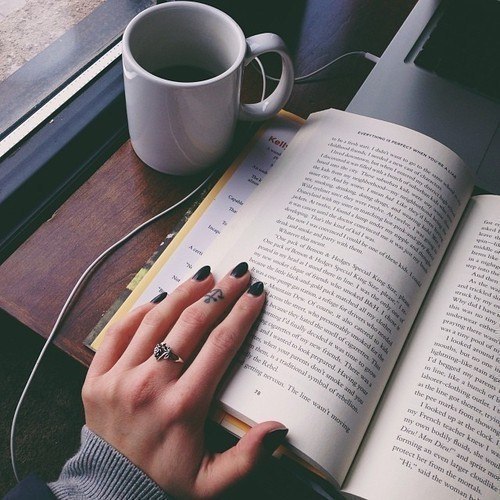 Как глупо ждать и скучать по человеку, которому ты не нужен.