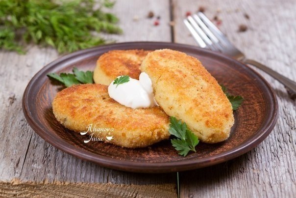 Картофельные зразы с мясом/с грибами. Зразы получились очень нежными, но в то же время сытными. Их ...