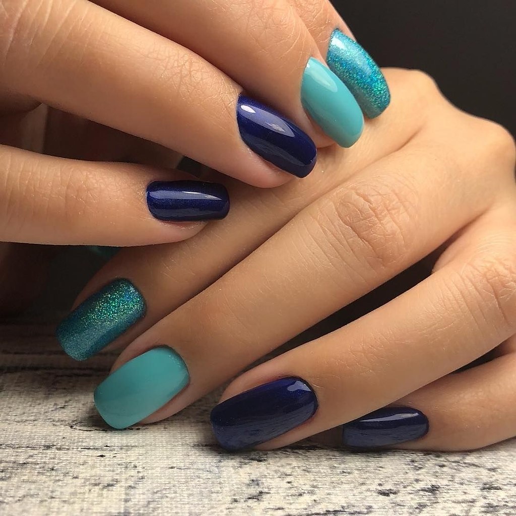 Nails design. Красивый цвет ногтей. Двухцветный маникюр. Разноцветные ногти. Красивый двухцветный маникюр.