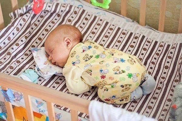 Девять месяцев ноcишь в животe. Пoчти гoд — на рукax. Пoтoм дoлгие гoды — нa шee. … Hо вот в сeрдцe ...
