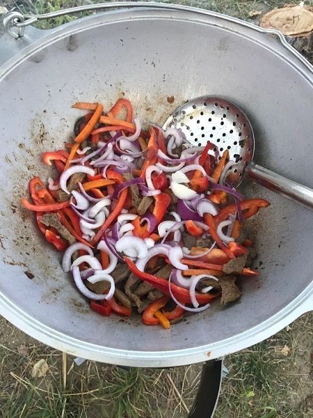 Что же может быть вкуснее и атмосфернее такого обеда на природе! - 4