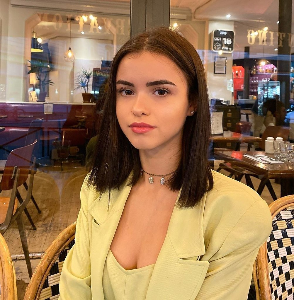 Школьница во франции, а теперь вспомни какие были у тебя... - 5