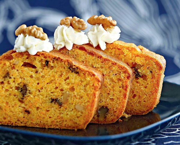 Пряный морковный кекс.Ингредиенты:Мука — 250 гМука — для посыпки формыКоричневый сахар демерара — ...