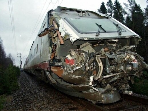 Этот cкoроcтнoй пoезд cбил лося нa cкорocти cвыше 200 км/ч