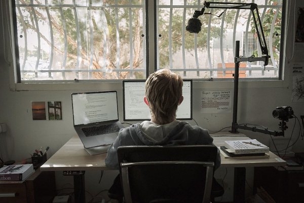 «Я люблю React. Я работаю с ним на всех своих личных проектах и с удовольствием порекомендую его в ...