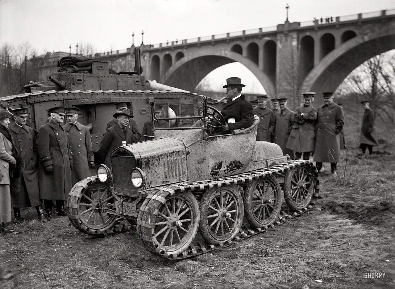 Год техники. Ford Traktor 1921. Гусеничный вездеход на базе Ford-t, 1918 год. Автомобили первой мировой войны. Военная техника первой мировой.