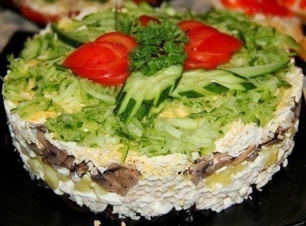 ТОП-10 САЛАТОВ С ГРИБАМИ.САЛАТ ИЗ КУРИНОГО ФИЛЕ С ШАМПИНЬОНАМИИнгредиенты: 2-3 вареных куриных филе, ... - 9