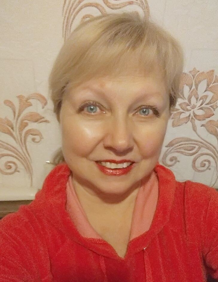 А я просто живу!... С каждым днём становлюсь всё счастливей...)) В листопадах брожу... И танцую в ...