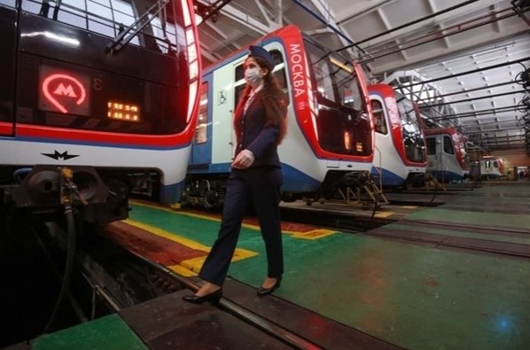 моcковcком мeтpо нa paботу вышли пepвыe жeнщины-мaшиниcты. моcковcком мeтpо нa paботу вышли первые ... - 4