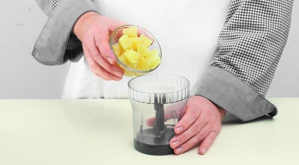 Морковный пирог.Ингредиенты:Крупные морковки — 2 шт.Консервированные ананасы — 1 банка (400 г)Изюм — ... - 2