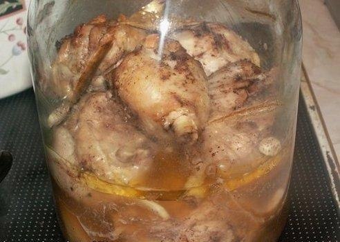 Курочка в банке.Это вкусное и простое блюдо, готовили хозяюшки еще в советское время. При всей своей ...