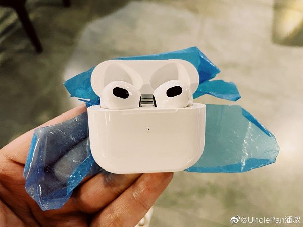      AirPods 3.  Apple    ...