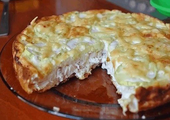 Лёгкий куриный пирог. Ингредиенты: Вареное куриное филе — 300 г Мука — 50 г ...