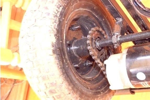 Папа соорудил автомобиль для любимой доченьки. Ходовую делал из металла, а кузов из дерева, машинка ... - 8