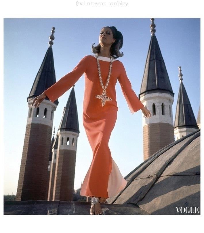 VOGUE. a, p, 1966 .