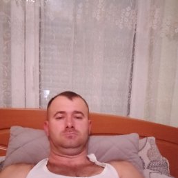 Simke, 40, 