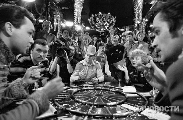4 сентября 1975 г. 46 лет назад вышла в эфир первая передача телевизионного клуба знатоков «Что? ... - 2