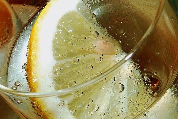 Домашний напиток из лимона избавит от жировых отложений на животе.Жиросжигающие коктейли легко ...