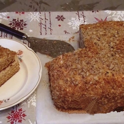 Ленивый медовый торт-пирог. Данный медовый торт-пирог просто и быстр в приготовлении. Не требует ...