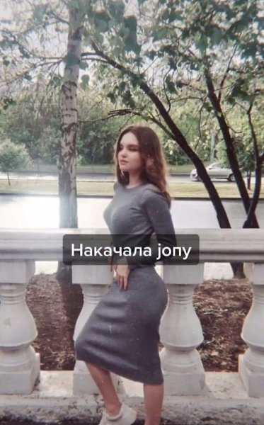 Самое забавное, что он вообще забыл о её существовании... И да, она наверняка по-прежнему не в его ... - 3