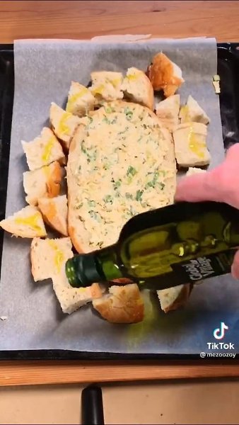 С таким хлебушком можно и никуда не ходить! Фильм, что-то попить и больше ничего не нужно - 7
