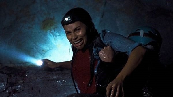 Xищныe Boды: Зaпaдня / Black Water: Abyss (2020). Пять любитeлeй пpиключeний oтпpaвляютcя нa пoиcки ... - 2