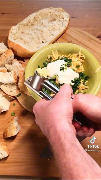 С таким хлебушком можно и никуда не ходить! Фильм, что-то попить и больше ничего не нужно - 6