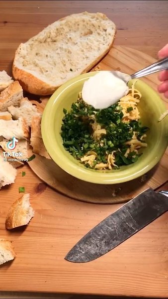 С таким хлебушком можно и никуда не ходить! Фильм, что-то попить и больше ничего не нужно - 5