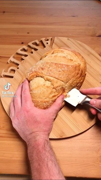 С таким хлебушком можно и никуда не ходить! Фильм, что-то попить и больше ничего не нужно