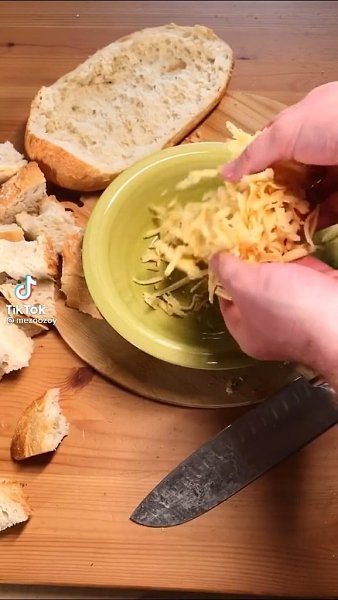 С таким хлебушком можно и никуда не ходить! Фильм, что-то попить и больше ничего не нужно - 4