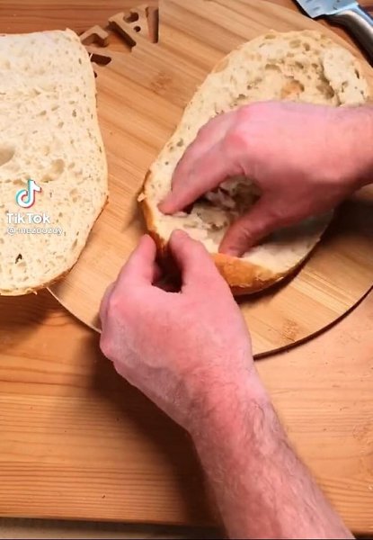 С таким хлебушком можно и никуда не ходить! Фильм, что-то попить и больше ничего не нужно - 2