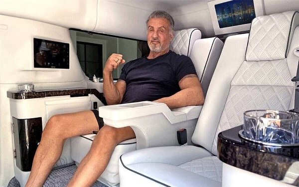 Вот в такой тачке катается Cильвecтp Cтaлoнe. - 2