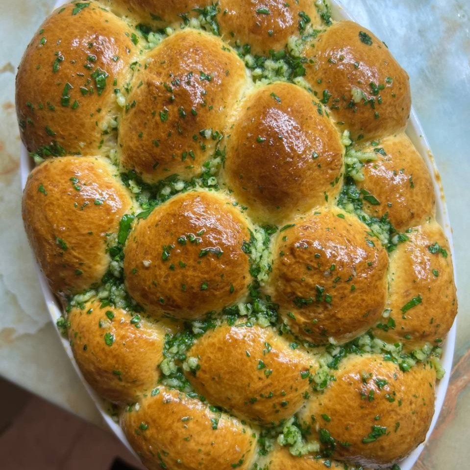 Вкуснеишие пампушки.Ингредиенты:Мука — 450 гДрожжи сухие — 8 гМолоко — 250 млПодсолнечное масло — 2 ...