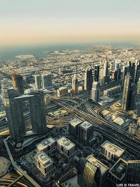 Невероятный вид, открывающийся с самого высокого здания в мире - Burj Khalifa