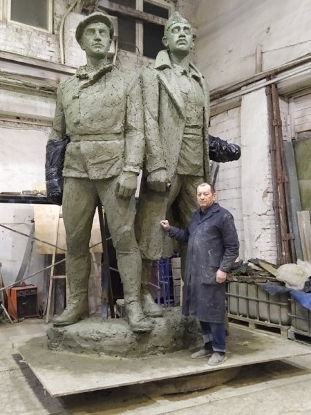 5 сентября 1941 года в Мурманской области началось формирование Полярной дивизии народного ополчения ... - 2