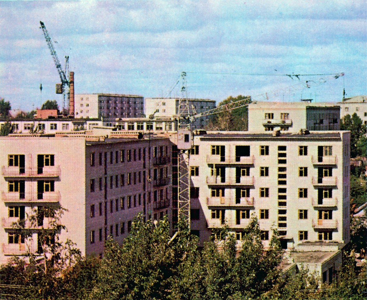 Валдай. Строительство дома 21 по ул. Гагарина. Автор фото: ... | Назад в  СССР | Фотострана | Пост №2543455005