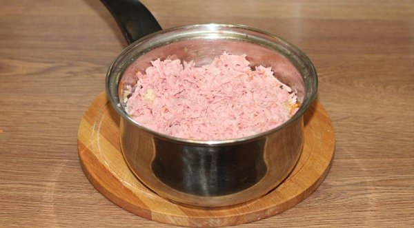 Ежики с рисом в сливочном соусе.Ингредиенты:мясной фарш - 250 гветчина вареная - 150 грис - 1 ... - 7